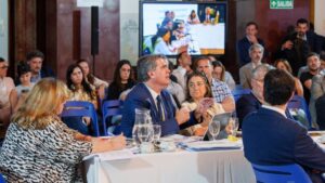 capitanich-en-la-comision-2155714